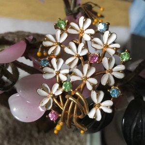Vintage enamel rhinestone flower brooch